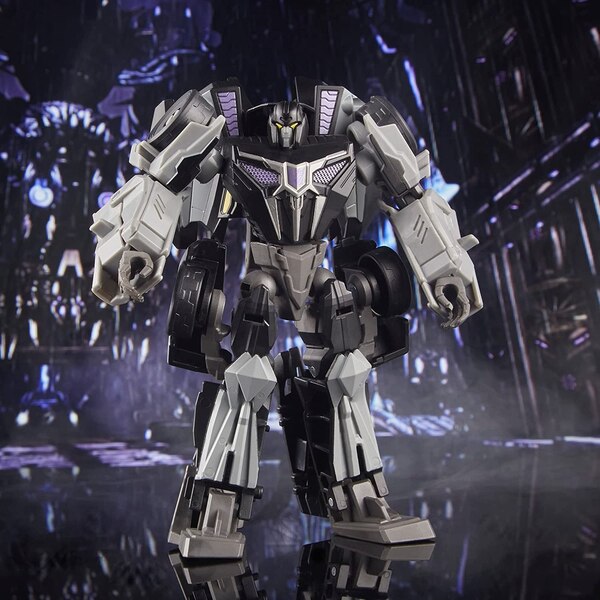 Image Of Studio Series WFC Gamer Edition Barricade  (4 of 38)